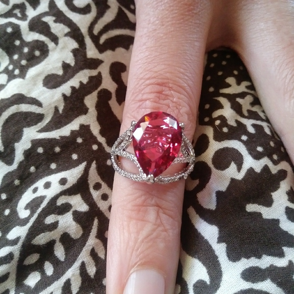 🌺🌺White Sapphire and garnet 14k white gold ring